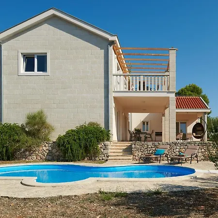 Nella Hvar * Rudina