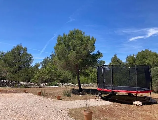 Nella Hvar *