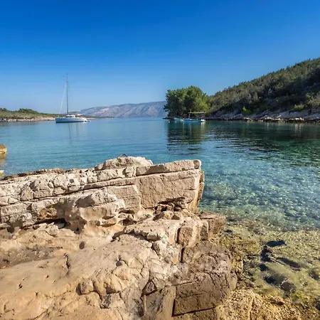 Nella Hvar * Rudina