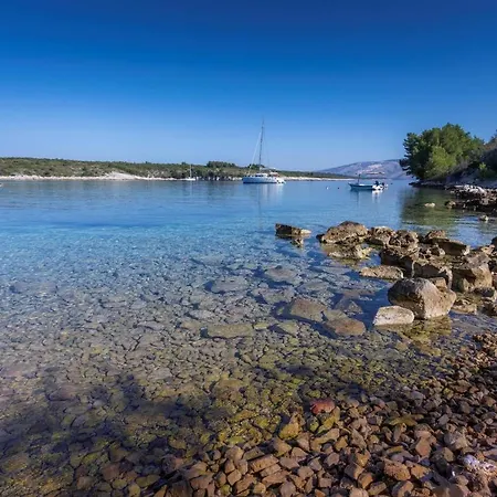 Nella Hvar * Rudina