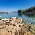 Nella Hvar * Rudina
